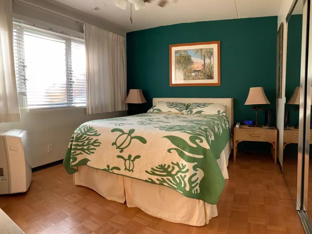 Bedroom with queen bed