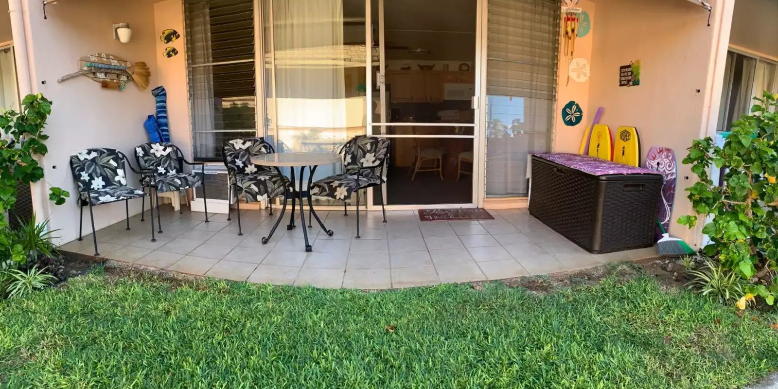 Private lanai with table, chairs and garden view